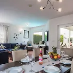 Charming 4 Bedrooms Tarez Private Pool Villa *