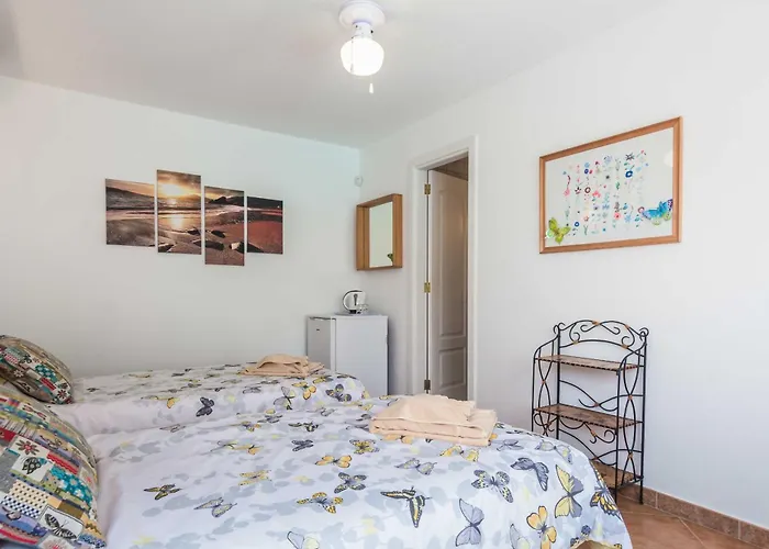 Charming 4 Bedrooms Tarez Private Pool Вилла