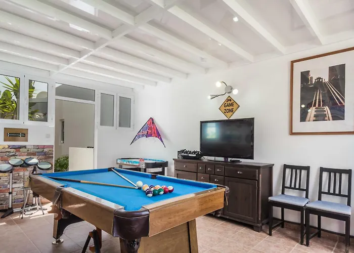 Charming 4 Bedrooms Tarez Private Pool Вилла *