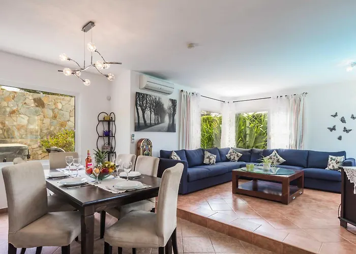 Вилла Charming 4 Bedrooms Tarez Private Pool