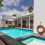 ヴィラ Charming 4 Bedrooms Tarez Private Pool *
