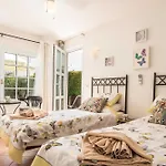וילה Charming 4 Bedrooms Tarez Private Pool