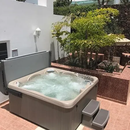 Charming 4 Bedrooms Tarez Private Pool Close To The Old Town * Puerto del Carmen (Lanzarote)