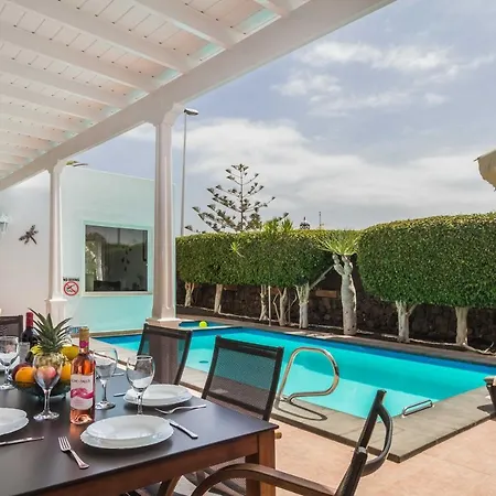 Charming 4 Bedrooms Tarez Private Pool Close To The Old Town Villa Puerto del Carmen (Lanzarote)