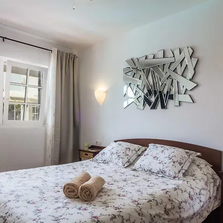 Charming 4 Bedrooms Tarez Private Pool Close To The Old Town Puerto del Carmen (Lanzarote)