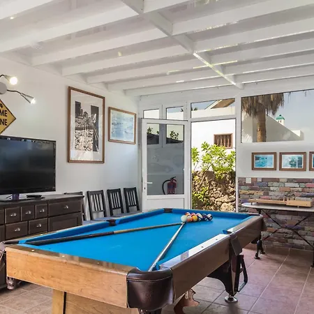 Charming 4 Bedrooms Tarez Private Pool Close To The Old Town * Puerto del Carmen (Lanzarote)