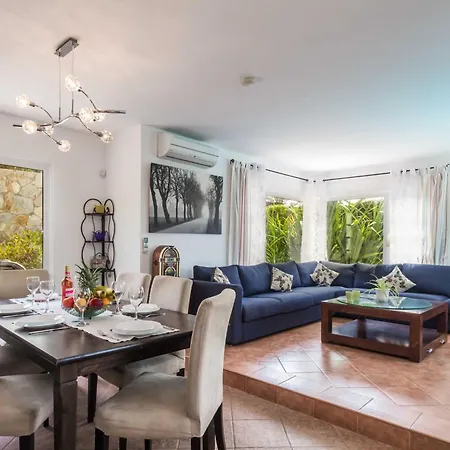 فيلة Charming 4 Bedrooms Tarez Private Pool