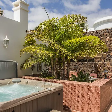 Charming 4 Bedrooms Tarez Private Pool Close To The Old Town * Puerto del Carmen (Lanzarote)