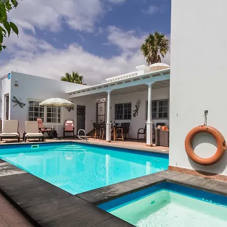Villa Charming 4 Bedrooms Tarez Private Pool