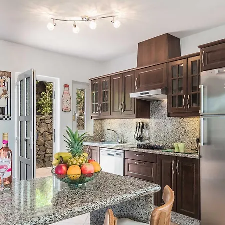 Villa Charming 4 Bedrooms Tarez Private Pool