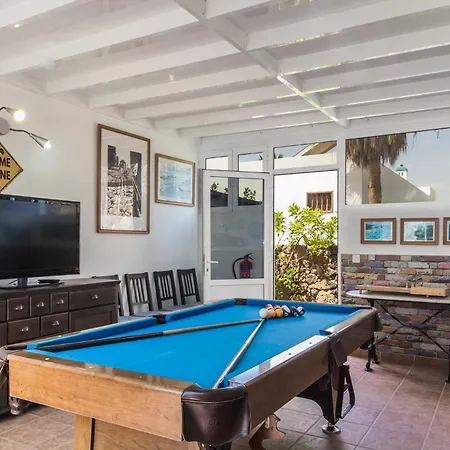 Charming 4 Bedrooms Tarez Private Pool