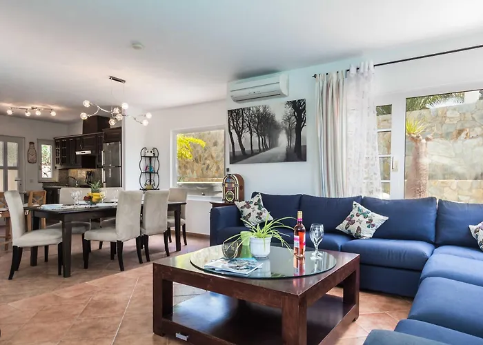 Charming 4 Bedrooms Tarez Private Pool *