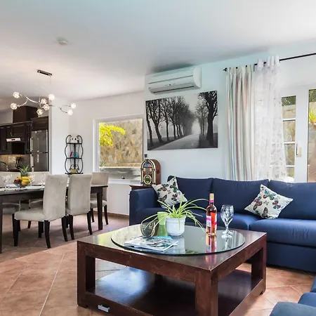 Charming 4 Bedrooms Tarez Private Pool *